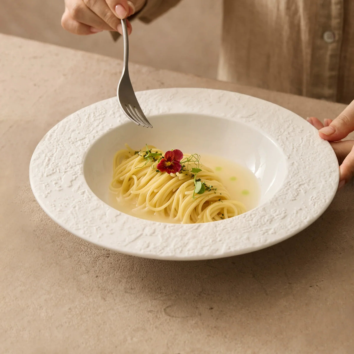"Phantom Sand" Wide-Rim Soup Plate – Pure White Ceramic Pasta Bowl