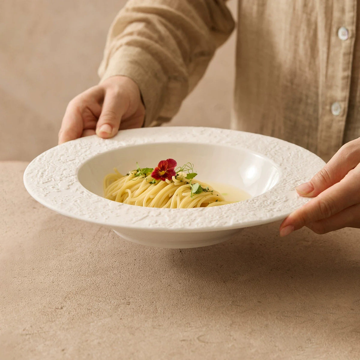 "Phantom Sand" Wide-Rim Soup Plate – Pure White Ceramic Pasta Bowl